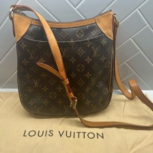 Louis Vuitton monogram Odeon PM bag. Comes with duster 💯 authentic